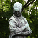 Gustav Vigeland har laget statuen, som ble avduket i 1911. Govva: Liv Osmundsen, Gonagasla&#154; hoavva.